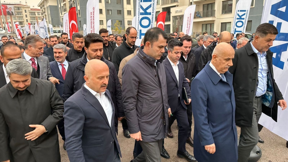 yolsuzluga-para-buluyorlar-ama-deprem-bolgesinde-cakili-civileri-yok