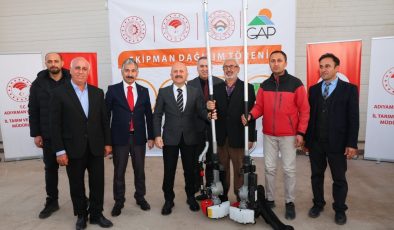 Adıyaman’da çiftçilere badem kavlatma, zeytin silkeleme ve ceviz soyma makinesi dağıtıldı