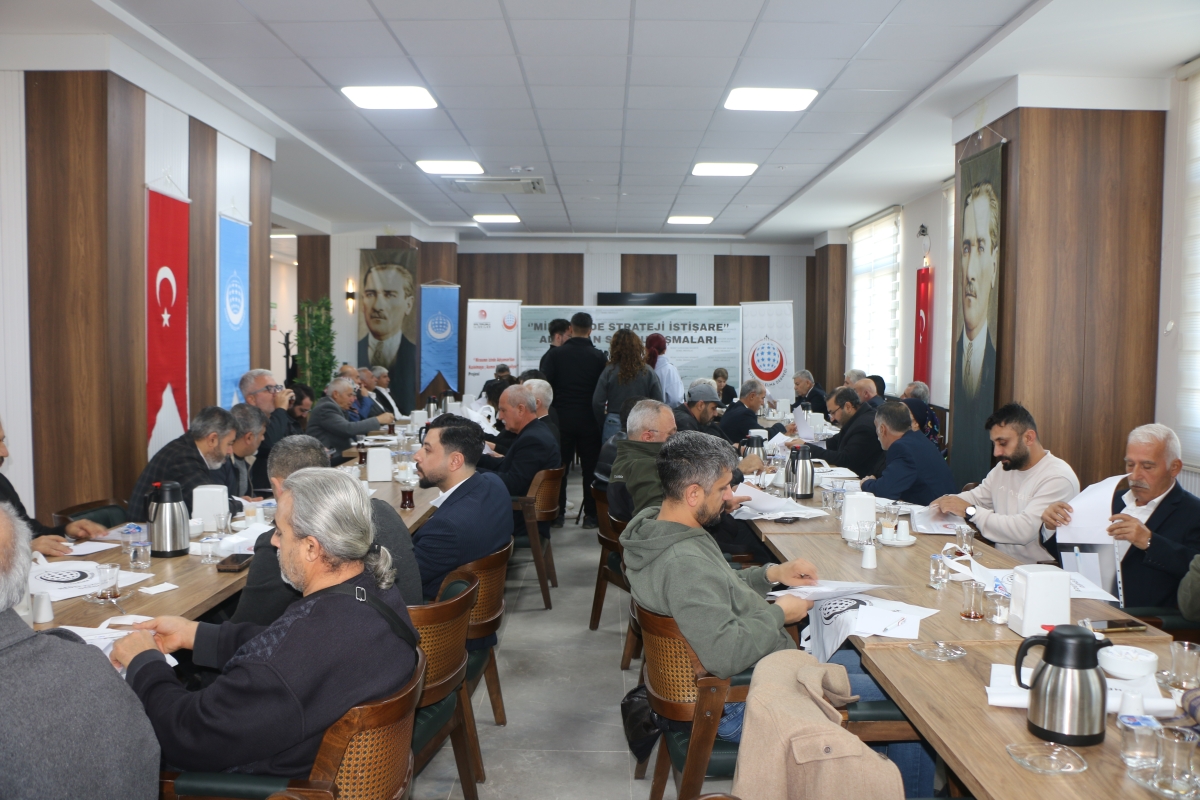 Hedef Kızılelma Derneği öncülüğünde Adıyaman’ın deprem sonrası geleceği masaya yatırıldı