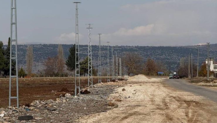 Kesmetepe’de yol ve mahalle girişlerinde aydınlatma çalışması başladı
