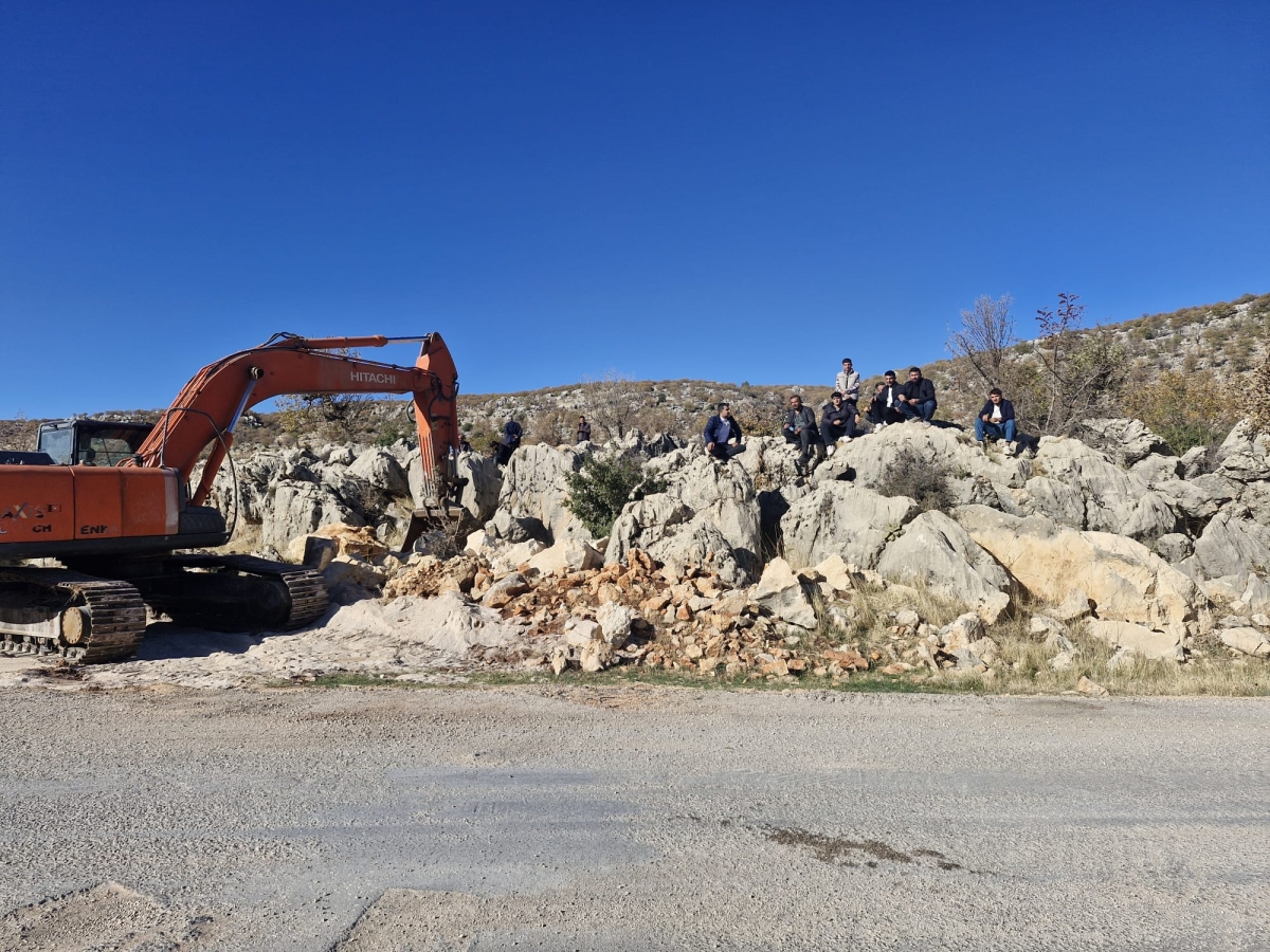 Kömür Beldesi’nde köylüler ayakta: 'Deprem konutlarına yakın bölgede taş ocağı istemiyoruz'