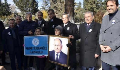 Merhum Mehmet Erdemoğlu, vefatının 19. yılında mezarı başında anıldı