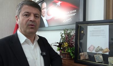 Tutdere makam odasında yer alan tabloyu anlattı
