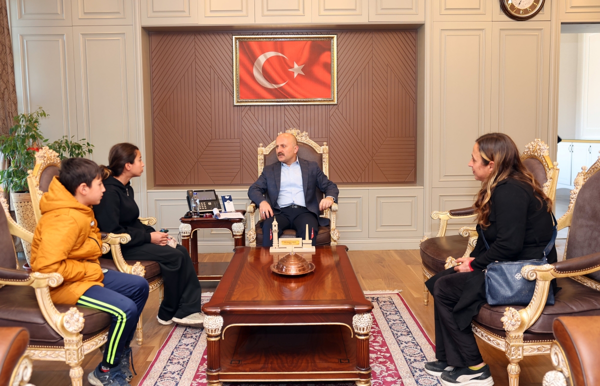 vali-osman-varol-halk-bulusmalarinda-vatandaslarin-sorunlarini-dinledi