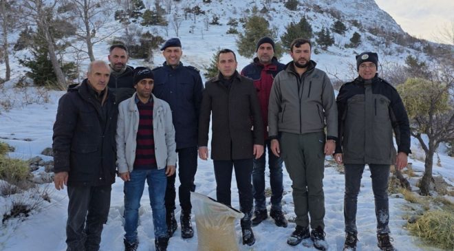 Adıyaman Gölbaşı’nda yaban hayvanları için doğaya yem bırakıldı