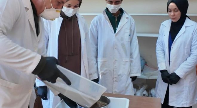 Adıyaman Üniversitesi çiftçilere toprak analiziyle destek veriyor