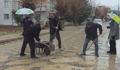 ‘Cafcaflı tanıtımlar yerine çukur, çamurlu sokaklar ve altyapı çözülsün’