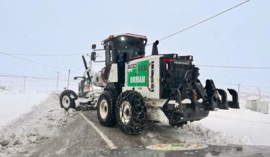 Gölbaşı’nda kar nedeniyle kapanan köy yollarında çalışmalar sürüyor
