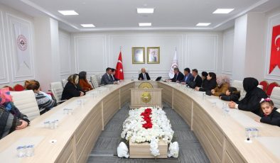 Vali Osman Varol İş Arayan Vatandaşları Kabul Etti