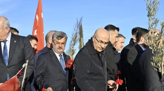 Emniyet Genel Müdürü Mahmut Demirtaş Adıyaman’da deprem şehitleri için dua etti