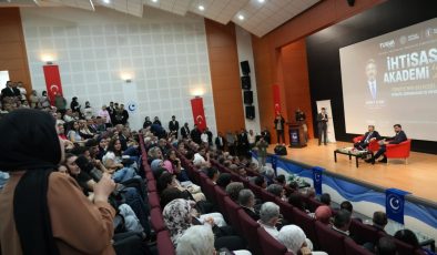 Bakan Yardımcısı Ahmet Aydın, üniversiteli gençlere Türkiye’nin gelecek vizyonunu anlattı