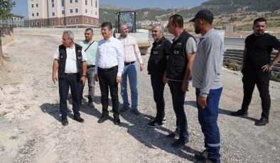 Tutdere okullar bölgesindeki asfalt çalışmalarını inceledi