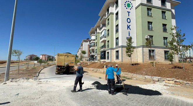 Adıyaman’da asfalt ve yol bakım çalışmaları kent genelinde sürüyor