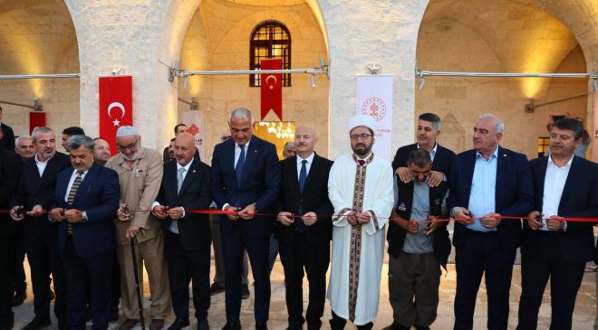 Adıyaman’da depremde hasar gören camiler ve türbe yeniden ibadete açıldı