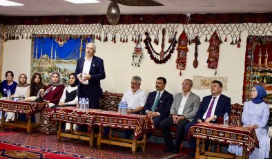 KAHTA BELEDİYESİ GENÇLİK MECLİSİ’NDEN KARİYER BULUŞMASI