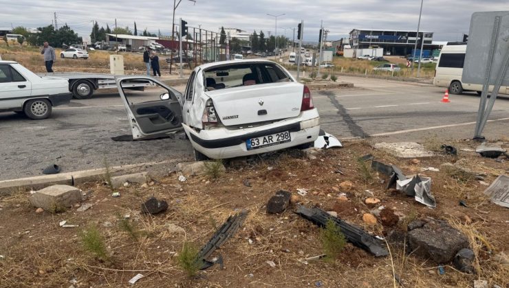 Kahta’da iki otomobil kafa kafaya çarpıştı: 5 yaralı